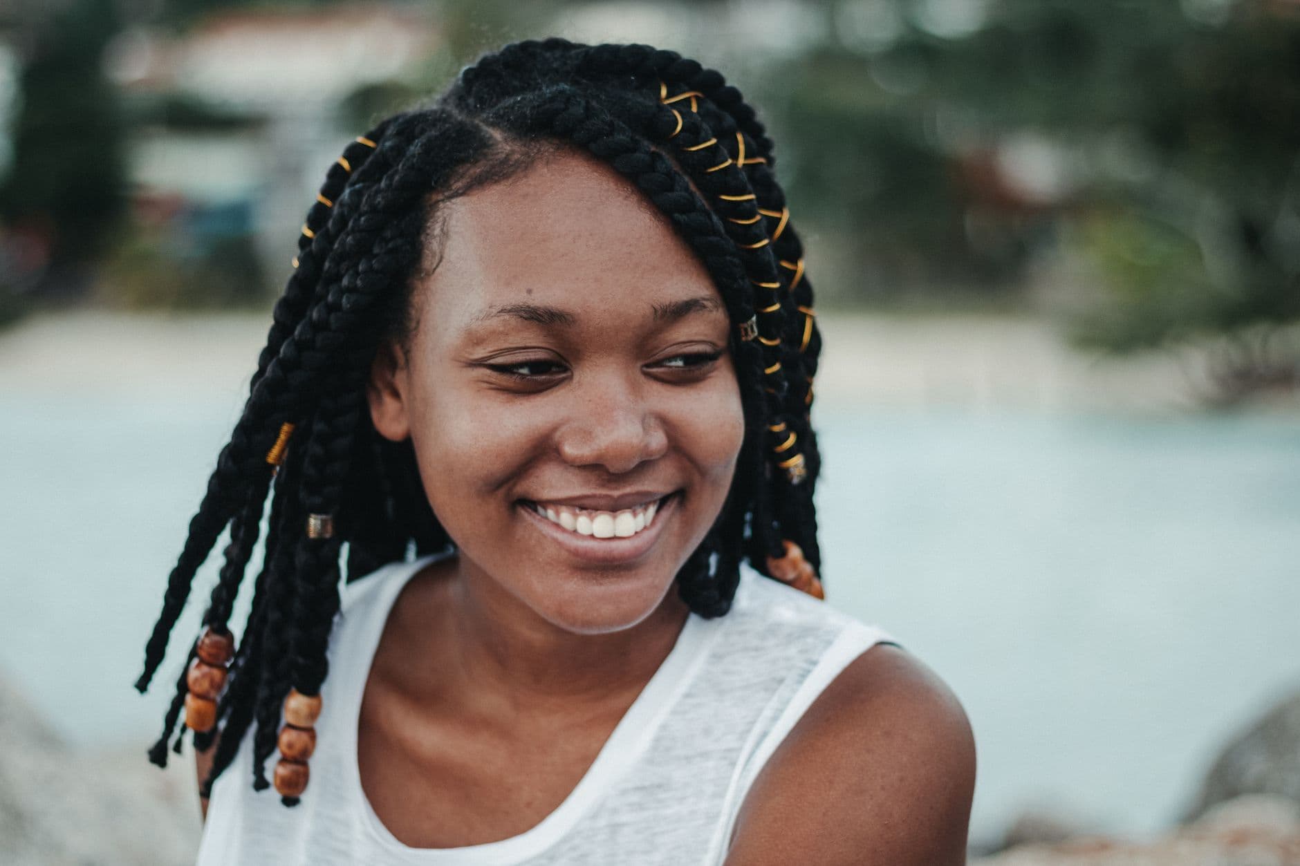 Black woman with long knotless Afro braids