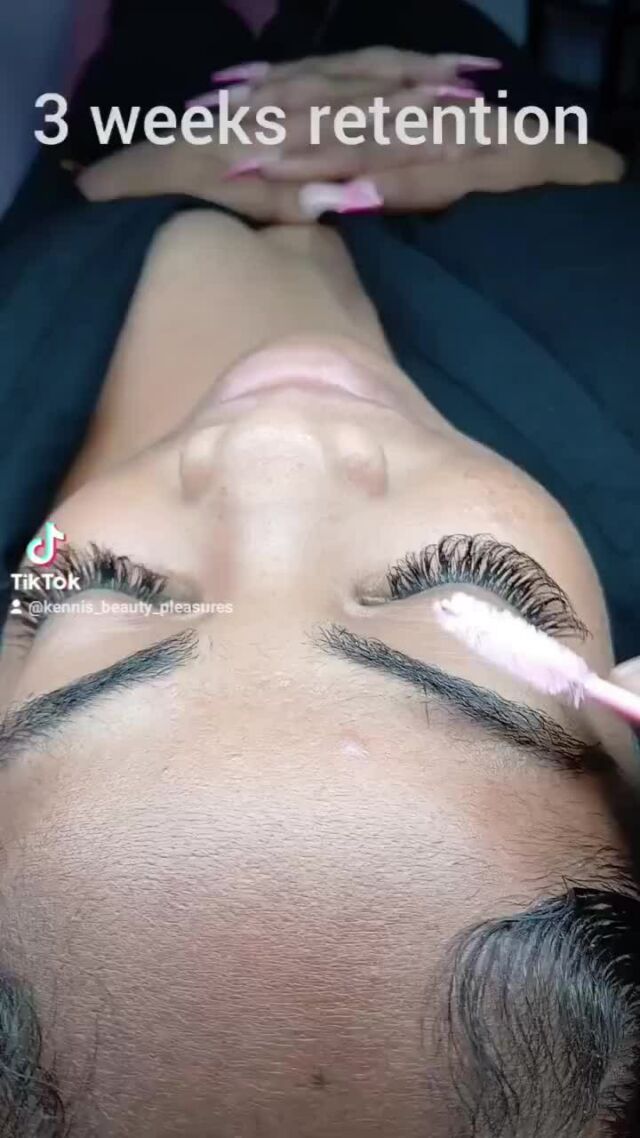 This is what her lashes looked like after 3 weeks. Get yourself a #lashtechnician who gives you good retention. Book your appointments with us today by visiting our website www.kbpleasures.com 
 #kennisbeautypleasuressalon #fusionlash #lashtechnician #fusionlashesportmore #portmorelashstudio